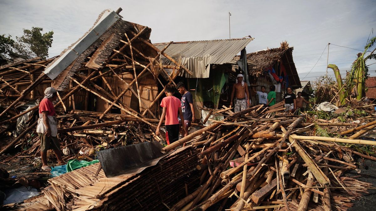 „Náš ostrov byl srovnán se zemí.“ Tajfun Rai udeřil na Filipíny